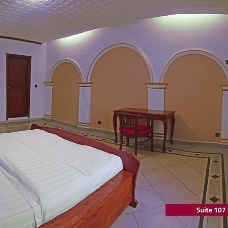 Hotel Le Majestic Дуала Екстер'єр фото